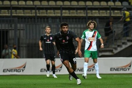 ۳٫۵ میلیون یورو قیمت بازیکن استقلالی/عکس