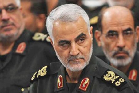 حاج قاسم سلیمانی در گود زورخانه/عکس