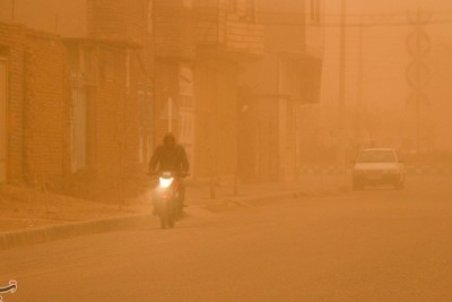 مدارس سرخس برای دومین روز تعطیل شد/ گرد و غبار ادامه دارد