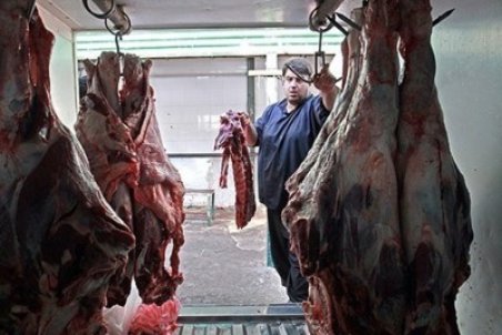 سایه گرانی بر بازار گوشت قرمز در استان کردستان/ مسئولان شائبه دخالت دلالان را بررسی کنند