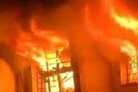 آتش کارخانه ریسندگی مورچه خورت شاهین شهر مهار شد