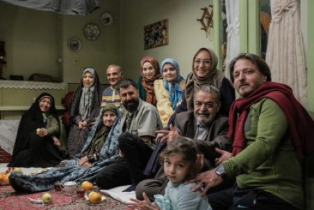 ماجرای لباسِ تابستانه بازیگران "خوشنام" در فصل زمستان چیست؟ + عکس