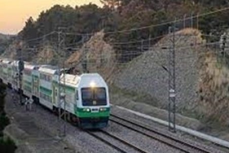 اعزام اتوبوس‌های شهرداری کرج برای انتقال مسافران به تهران/ سپاه و راهداری هم پای کار آمدند