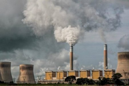 آلودگی هوا مدارس اردکان و میبد را تعطیل کرد