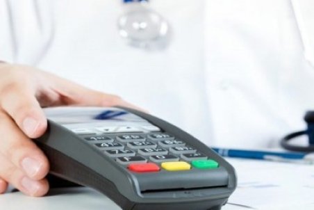 پزشکانی که کارت خوان دارند و پول نقد می گیرند!