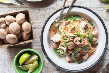 چطور سالاد قارچ رژیمی درست کنیم؟ + فیلم