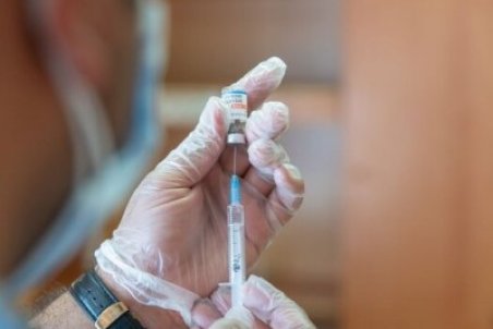 ۸۶ درصد جمعیت بالای ۱۲ سال در ایلام واکسن کرونا تزریق کردند