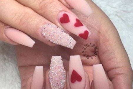 دیزاین و طراحی ناخن رمانتیک مدل قلبی