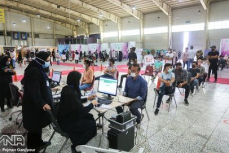 لزوم تزریق دوز سوم واکسن کرونا برای افراد بالای ۴۰ سال/اعمال محدودیت برای واکسن نزده‌ها