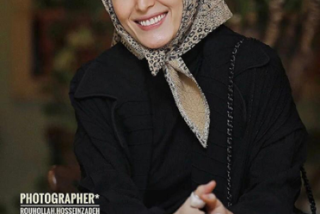 استایل فرشته حسینی در مراسم رونمایی از چهار نمایشنامه محمد رحمانیان