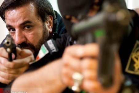 «خاموشان»؛ تئاتری که به کارگردانی مرحوم علی سلیمانی روی صحنه می‌رود