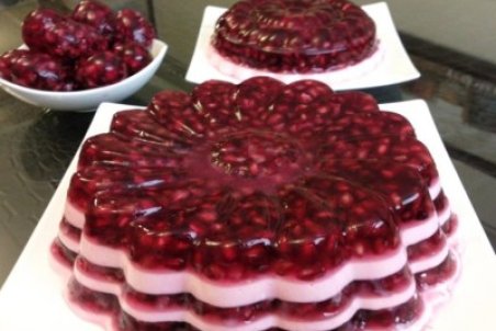 ژله انار با بستنی؛ دسری خوشمزه برای شب یلدا