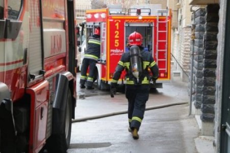 نجات ۸ نفر توسط عوامل آتش‌نشانی در آتش‌سوزی مهرشهر