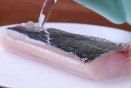 چگونه پوست ماهی را جدا کنیم؟