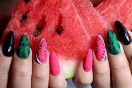 طراحی ناخن شب یلدا