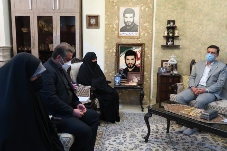 دیدار رئیس بنیاد شهید و امور ایثارگران با خانواده شهید رضاقدیری