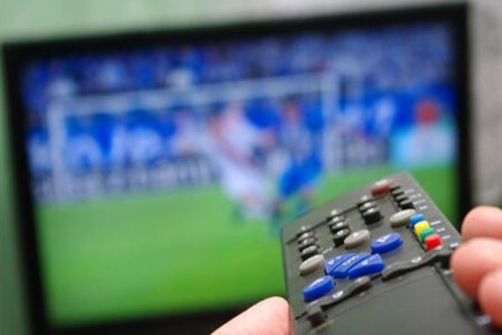 پخش زنده فوتبال امروز، یکشنبه ۳ بهمن ماه از تلویزیون+ جدول