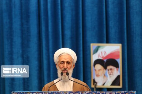 خطیب نمازجمعه تهران: جبهه‌ی به یادگارمانده از شهید سلیمانی ریشه استکبار را در منطقه خواهد کند