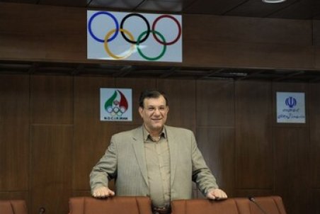 زخم‌های کاری بر تن وزنه‌برداری/ردپای یک فرد سیاسی در برکناری آقای رییس؟