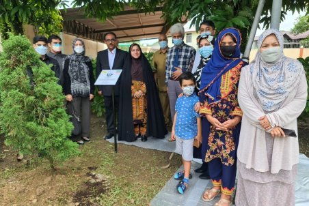 «درخت مقاومت»به یاد شهید سلیمانی در سفارت ایران در برونئی کاشته شد