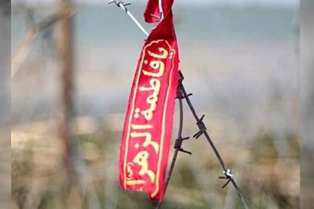 خادمی شهید حاج قاسم سلیمانی در مراسم عزاداری حضرت زهرا (س)