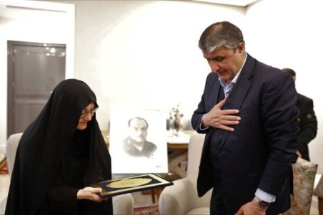 بزرگداشت یاد شهدا به صورت ایمانی یک تکلیف است