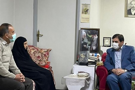 مخبر: مادران شهدا الگوی صبر و مقاومت هستند و شهیدوار زندگی می‌کنند