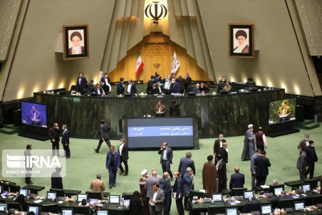 وضعیت ارزی کشور با با حضور رئیس کل بانک مرکزی در کمیسیون اقتصادی بررسی می‌شود