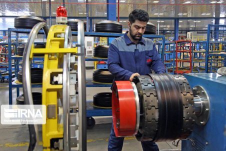 نوروزی از پاسخ‌ وزیر صمت برای واگذاری سهام دو شرکت خودرو ساز قانع شد