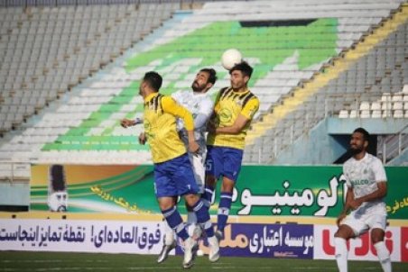 اتفاق عجیب؛ حمله لیدرهای نفت به رختکن تیم!