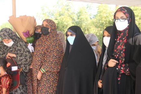 معاون رییس جمهور با زنان قشمی دیدار و گفت وگو کرد