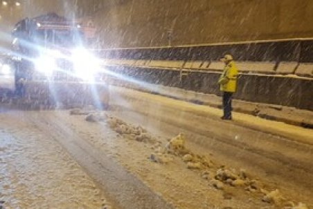 برف و باران جاده‌های پنج استان را مسدود کرد