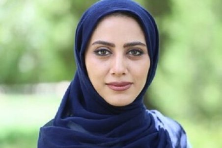 مونا فرجاد با لباس عروس به کمک گلاب آدینه شتافت/ عکس