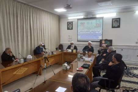 برای حفظ انقلاب نباید دور آن سیم خاردار کشیده شود