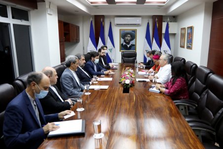 دوران زورگویی و تحریم به پایان رسیده است/ باید در مجامع بین المللی علیه توطئه‌های آمریکا ایستاد