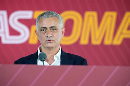 مورینیو و نجات مهاجم انگلیسی از اخراج/عکس