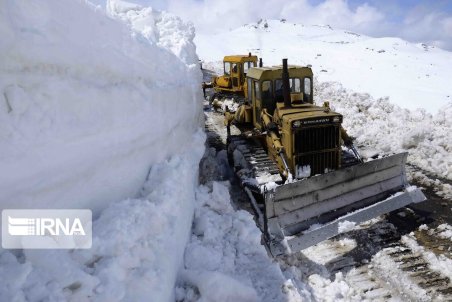 بررسی وضعیت استان‌های درگیر سیل و برف در سپاه /دستور سردار سلامی برای امدادرسانی به مردم