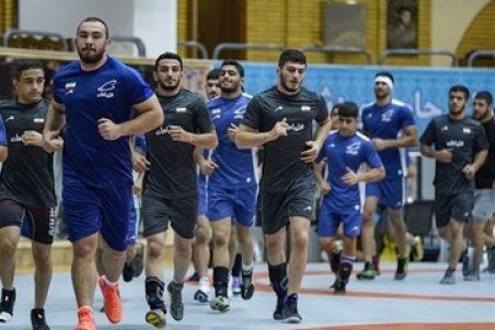 مجری و خواننده معروف مهمان حسن یزدانی و گوش شکسته‌ها/عکس