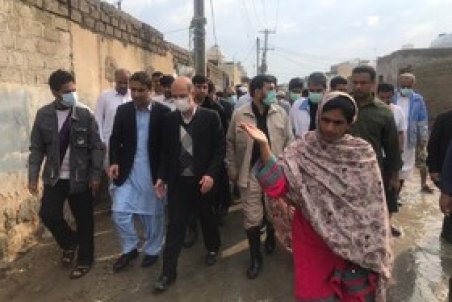 تخلیه بخش قابل توجهی از آب ناشی از سیل در شهرستان "کنارک"/ تا اتمام مشکلات در کنار مردم هستیم