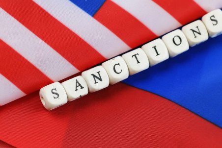 رفع تحریم‌ها و بهانه‌های غیرموجه آمریکای افیون‌زده