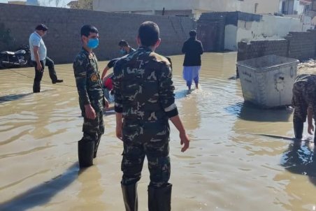 بازدید سرزده فرمانده کل ارتش از منطقه سیل زده کنارک