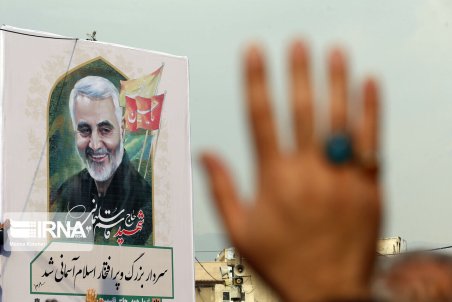 تنها یک مسلمان از مسیحیان شرقی دفاع کرد/ اول غذای این دوستان سرباز را بدهید!