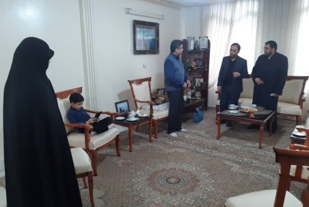 تجلیل سخنگوی دولت از خانواده فرمانده شهید لشکر فاطمیون