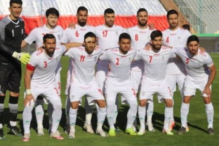 دختران اغواگر، حوالی اتوبوس تیم ملی چه می‌کنند؟