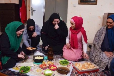 (تصویر) سحر قریشی و ملیکا شریفی‌نیا در «پانسیون دختران»