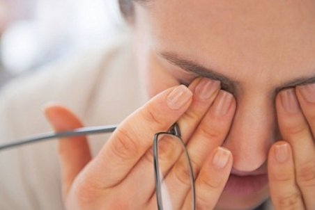 ۳ ورزش ساده برای جلوگیری از پیرچشمی