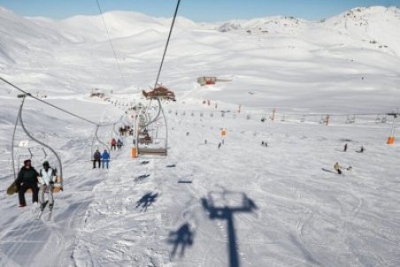 هزینه تفریح در ارتفاعات تهران؛ از اسکی و تله‌کابین تا اسنوموبیل و بک‌جامپینگ
