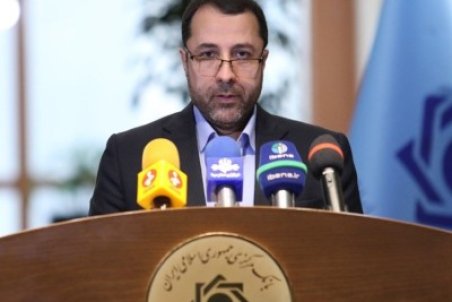 صالح آبادی: وضع بازار ارز سال آینده بهتر از امسال خواهد بود/ کارتخوان های بدون پرونده مالیاتی قطع می شوند