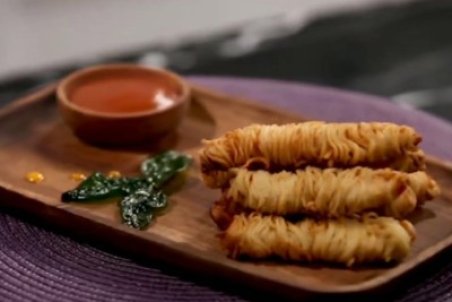 طرز تهیه فیله مرغ نودلی + فیلم