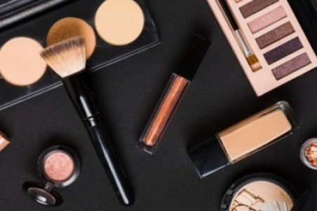 باید و نبایدهای نگهداری لوازم آرایش در یخچال